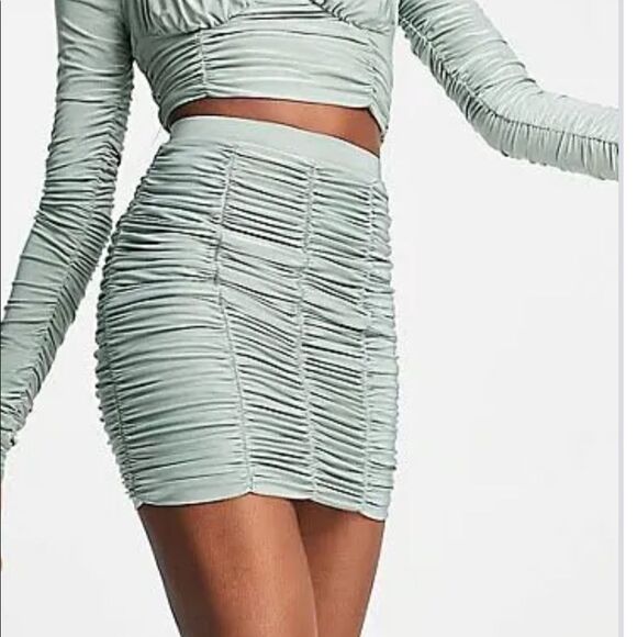 Club London Mini skirt sage. NWT. Size 6 - Picture 1 of 11
